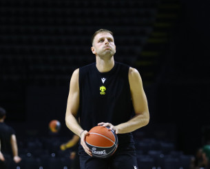 Με Χαραλαμπόπουλο στο μεγάλο φιλικό κόντρα στη Φενέρμπαχτσε η ΑΕΚ