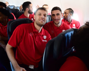 Έφτασαν οι ομάδες στη Ρόδο - Πηγαδάκια και πειράγματα στο αεροπλάνο (photos)