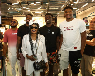 Συγκλονίζει ο Φράνσις Αντετοκούνμπο για τον Γιάννη - «Δεν θα ξεχάσω ποτέ τη μέρα που επιλέχθηκε στο NBA»