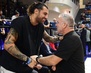 Οι φιλίες δεν ξεχνιούνται: Το τρυφερό τετ-α-τετ του Πρίντεζη με τον Δημήτρη Πασχόπουλο