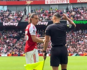 Ο επόπτης μαθαίνει... μπαλίτσα τον Καλαφιόρι (video)