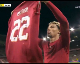 Απίστευτος Εκιτίκε: Σκόραρε, έβγαλε τη φανέλα κι αποβλήθηκε! (video)