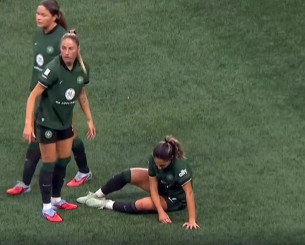 Η Σαβάνα ΝτεΜέλο κατέρρευσε την ώρα του αγώνα στο πρωτάθλημα των ΗΠΑ (video)