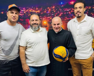 Ποιος είναι ο viral παπάς - βολεϊμπολίστας από το Σάο Παόλο της Βραζιλίας