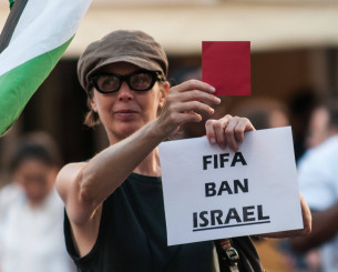 Αυτή είναι η Ελληνίδα που πρωτοστατεί για τον αποκλεισμό του Ισραήλ