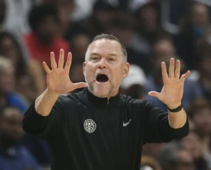 Ο Μάικ Μαλόουν θα παραμείνει μακριά από τους πάγκους - Αυτή είναι η νέα δουλειά που «έκλεισε»