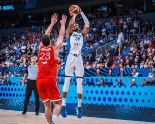 Γιάννης ή Σενγκούν; Μπακς vs Ρόκετς για το ποιος είναι ο GOAT