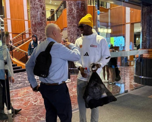 Ο Ναν συνάντησε στο Σίδνεϊ Έλληνα καθηγητή που είχε στο πανεπιστήμιο (video)