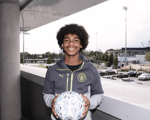 Απίθανο και όμως αληθινό: Η Μάντσεστερ Σίτι έδωσε 500.000 ευρώ για έναν επιθετικό... 14 ετών (video + photo)