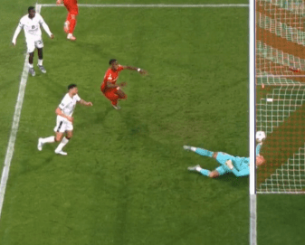 Υπόθεση... χιλιοστών - Το γκολ της Φράιμπουργκ επί της Βασιλείας πέρασε οριακά την γραμμή (video)