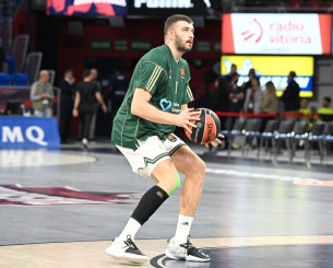 Ο Ρογκαβόπουλος επέστρεψε στην «Buesa Arena» και του ζήτησαν φωτογραφία - Το βίντεο του Athletiko