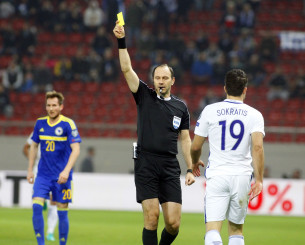 Πρώην διαιτητής αποκαλύπτει τα μυστικά της UEFA: «Καθεστώς φόβου, γυμνές επιθεωρήσεις και συνεχής έλεγχος»