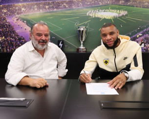 Μουκουντί: «Χαρούμενος που συνεχίζω την περιπέτεια με την ΑΕΚ»