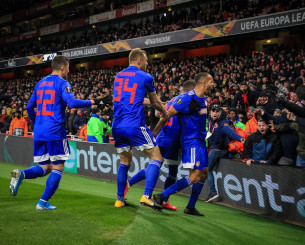 Από το «άγγιγμα» του Φινμπόγκασον στο θρυλικό γκολ του Ελ Αραμπί: Τα διπλά του Ολυμπιακού στο Emirates (videos)