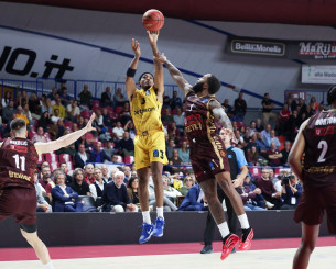 Πραγματικός μαέστρος: Ο Μπράις Τζόουνς έφτιαξε σχεδόν το 50% των πόντων του Άρη στο θρίαμβο μέσα στη Βενετία