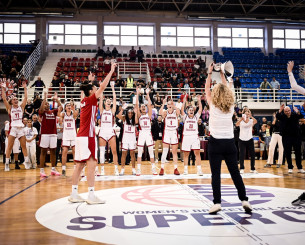 Η απονομή του Ολυμπιακού και το βραβείο MVP της Χριστινάκη στον τελικό του Super Cup Γυναικών (video)