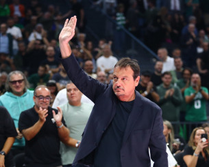 Αποθέωση για Αταμάν στο ΟΑΚΑ με την είσοδό του στο glass floor (video)