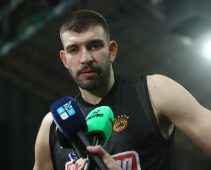 Ρογκαβόπουλος: «Μου δίνει κίνητρο να έχω τέτοιους συμπαίκτες - Καλύτεροι με την Μπαρτσελόνα» (video)