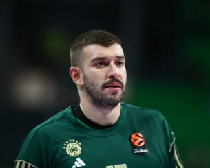 Αποθέωση για Ρογκαβόπουλο στην είσοδό του στο glass floor του «T-Center» (video)