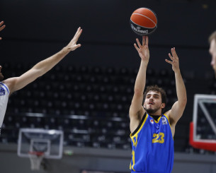 Ο Παπαδάκης υπέστη κάταγμα περόνης και θα μείνει εκτός δράσης για τουλάχιστον δύο μήνες