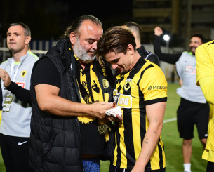 Το ματωμένο χέρι του Ηλιόπουλου (photo)