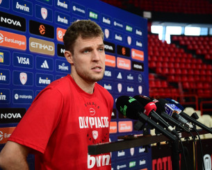 Βεζένκοφ: «Όλες οι ομάδες έχουν τραυματισμούς, η σεζόν είναι μαραθώνιος»