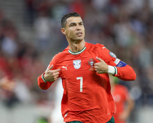 Ο Κριστιάνο Ρονάλντο γίνεται ο πρώτος ποδοσφαιριστής με περιουσία που ξεπερνά το ένα δισεκατομμύριο