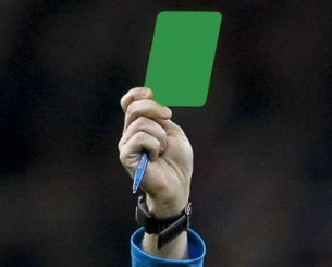 Ιστορική στιγμή - Αυτή είναι η πρώτη φορά που χρησιμοποιήθηκε πράσινη κάρτα στο ποδόσφαιρο