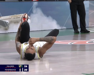 Απίστευτη ατυχία: Ο Μπόστον συγκρούστηκε με συμπαίκτη του και γύρισε τον αστράγαλό του (video)