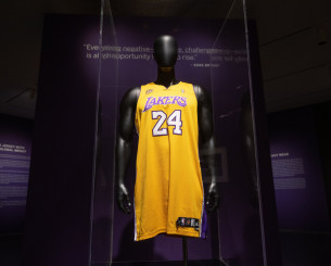 Φανέλα του Κόμπι πωλήθηκε για 890 χιλιάδες δολάρια - Η λίστα με τις πολυτιμότερες όλων των εποχών