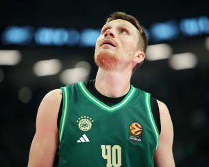 Το πρώτο καλάθι του Γκριγκόνις μετά από έναν χρόνο απραξίας και η αποθέωση του κοινού (video)