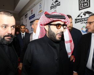 Ο Σαουδάραβας διέψευσε τα σενάρια περί εξαγοράς της Μάντσεστερ Γιουνάιτεντ, αλλά άφησε ερωτηματικά