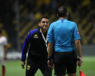 «Έξαλλος» ο Χιμένεθ - Έκανε «ντου» στον διαιτητή!