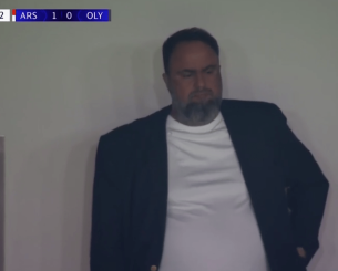 Το πλάνο με τον όρθιο και αγχωμένο Μαρινάκη στο «Έμιρεϊτς» (video)