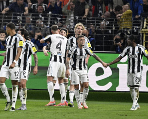 Σεφτέ με τεσσάρα η Νιουκάστλ - Δύο στα δύο η Καραμπάγκ (videos)