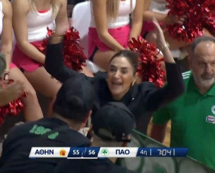 Aποβλήθηκε η Ερντέμ - Μικρή διακοπή στο ματς (video)