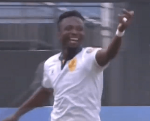 Σοκαριστικός τραυματισμός ποδοσφαιριστή στον αυχένα - Φοβήθηκαν για παράλυση (video)