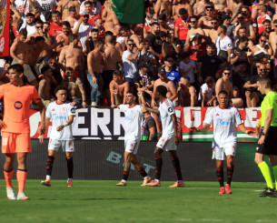 Η Σεβίλλη του Αλμέιδα έριξε τεσσάρα στην Μπαρτσελόνα