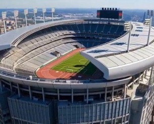 Οι Σαουδάραβες φτιάχνουν γήπεδο ποδοσφαίρου στην ταράτσα ουρανοξύστη (video)