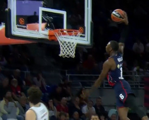 Μετρ του είδους: Ο Χαμιντού Ντιαλό καρφώνει εντυπωσιακά στο καλάθι του Παναθηναϊκού (video)