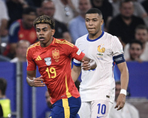 «Πρέπει να τον αφήσουμε ήσυχο, είναι μόλις 18» - Ο Εμπαπέ υπερασπίζεται τον Γιαμάλ για την κριτική που δέχεται