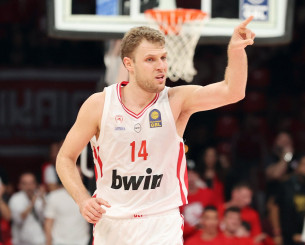 Βεζένκοφ on fire, έκρινε το ντέρμπι «αιωνίων»: Τι έκανε ο... μόνιμος MVP του Ολυμπιακού (video)