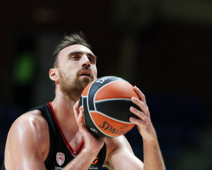 Μιλουτίνοφ: «Ας είμαστε ειλικρινείς, κλέψαμε το ματς»