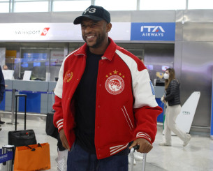 Κυκλοφόρησε το συλλεκτικό τζάκετ του Ολυμπιακού - Ανακοινώθηκε και η τιμή του