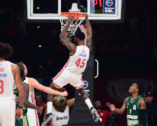 «Έκρυψε» την μπάλα ο Ντόρσεϊ και ο Χολ την... εμφάνισε στο καλάθι του Παναθηναϊκού (video)