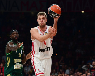 Βεζένκοφ: «Νίκη γοήτρου η σημερινή - Οι παίκτες δεν έχουμε κάτι να χωρίσουμε»