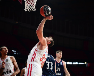 Ο Μιλουτίνοφ αστόχησε σε λέι απ και ξέσπασε στη βάση της μπασκέτας (video)