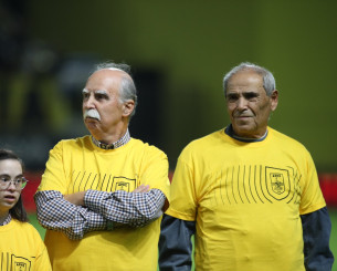 Τρομερή πρωτοβουλία της ΠΑΕ Άρης: Οι γηραιότεροι οπαδοί της ομάδας συνόδευσαν τους παίκτες στο γήπεδο