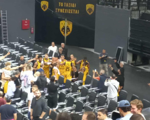 Αποθέωση της... αήττητης ΑΕΚ από τον κόσμο της στη Sunel Arena (video)