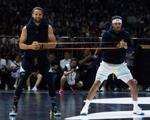 Κάρι ο ένας, Κάρι και ο άλλος: Στεφ και Σεθ άλλαξαν νούμερα και... μπέρδεψαν το Γκόλντεν Στέιτ